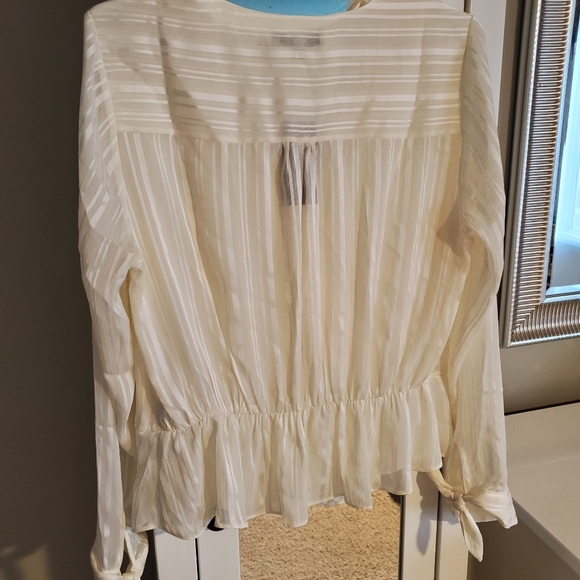 Guess Blouse - Picture 7 of 8